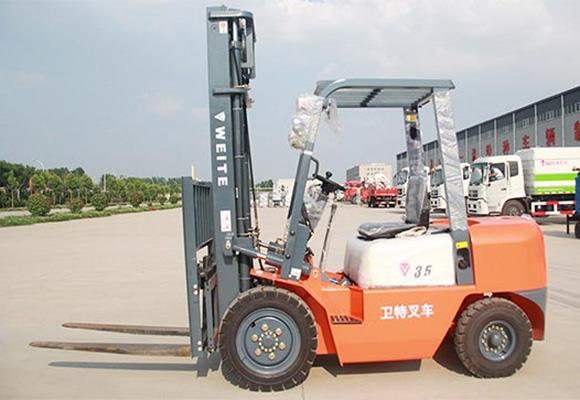 Xe nâng động cơ diesel