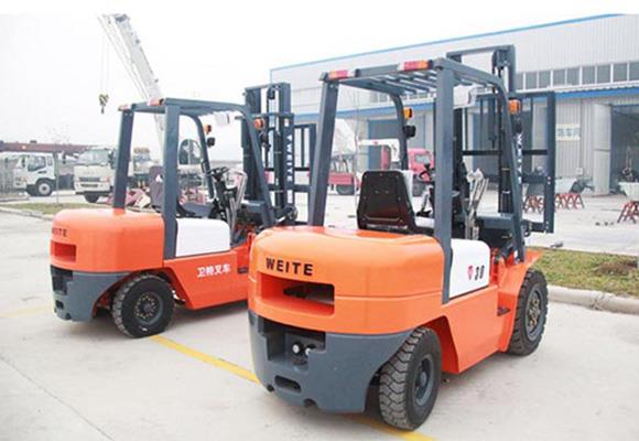 Xe nâng động cơ diesel