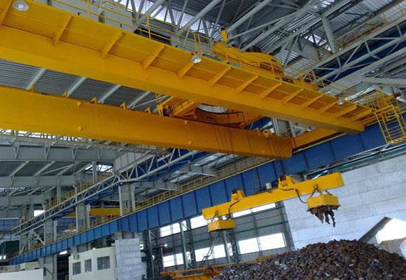 Cần cẩu cầu đôi dầm với nam châm điện