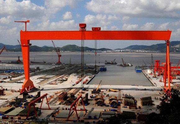 Cần cẩu giàn đôi cho ngành đóng tàu