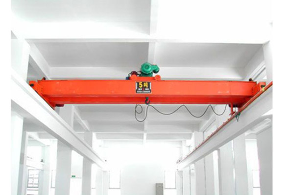 Cần cẩu trên dầm đôi với cần trục nâng