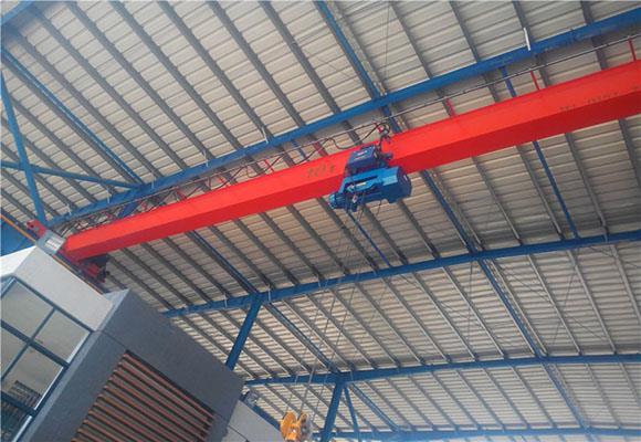 Cần cẩu cầu đơn kiểu châu Âu