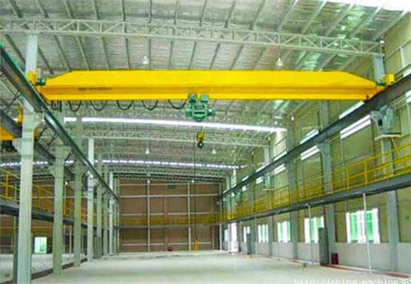 Cần cẩu bằng chứng nổ nổ