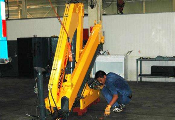 Knuckle Crane
