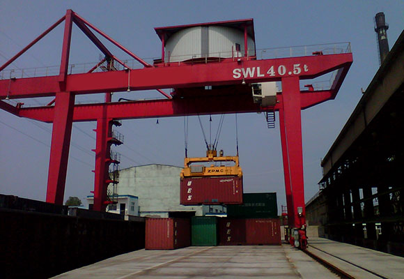 Cần cẩu giàn container trên đường sắt cao cấp