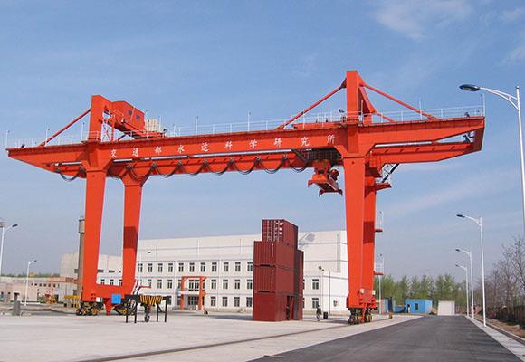Cần cẩu giàn container trên đường sắt cao cấp