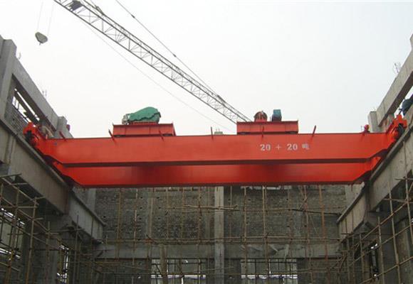 Cần cẩu trên dầm đôi với đôi xe đẩy