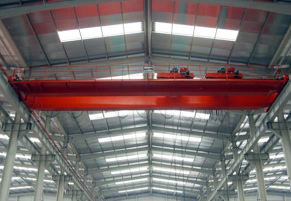 Cần cẩu trên dầm đôi với đôi xe đẩy