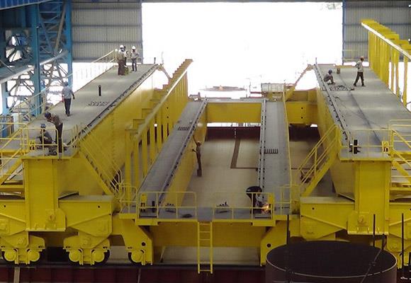 Bốn cẩu dầm cầu