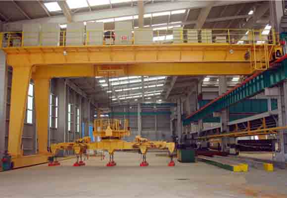 Cần cẩu giàn hai cần gầm