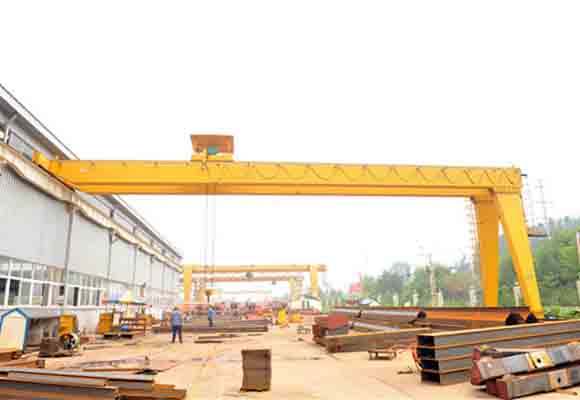 Cần cẩu giàn hai cần gầm