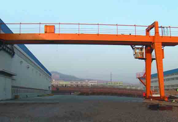 Cần cẩu giàn hai cần gầm