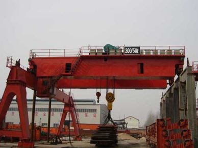 Cần cẩu cầu thép QD 30Ton